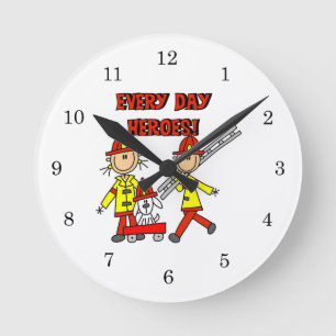 T-Shirts und Geschenke für Helden des Alltags Feue Runde Wanduhr
