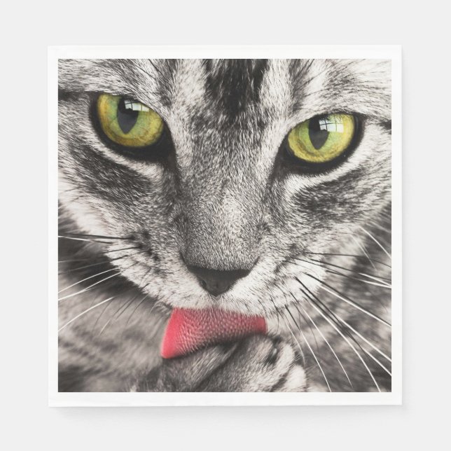 Tabby Cat Licking Paw Serviette (Vorderseite)