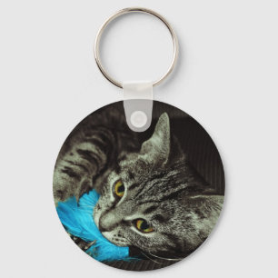 Tabby Cat mit Feather von Shirley Taylor Schlüsselanhänger