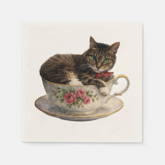 Tabby in einer Teetasse Serviette