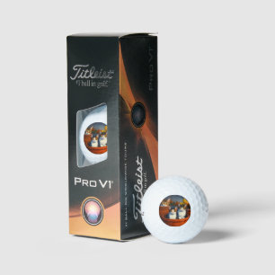 Tabby Katzen in Pflanze Pots, Titleist Golf Balls Golfball