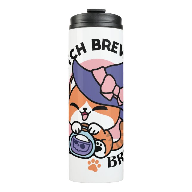 Tabby Witch Brew – Cute Halloween Cat Design Thermosbecher (Vorderseite)