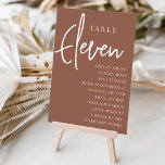 Tabelle ELEVEN   Gast-Namen von Hand Tischnummer<br><div class="desc">Einfache und schicke Tischnummer-Karten im Erdton Rost braun und Weiß machen eine elegante Aussage bei Ihrer Hochzeit oder Veranstaltung. Das Design enthält "Table [number]" in einem spannenden Mix aus klassischer Serif und handgeschriebenem Skriptsatz, darunter einzelne Gastnamen. Design wiederholt sich auf beiden Seiten. Einzelne nummerierte Karten werden separat verkauft; bestellen Sie...</div>
