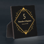 Tabelle Top Number Wedding Gold Black Personalize Fotoplatte<br><div class="desc">Table Top Number Wedding Gold Black Personalize Plaque ist großartig,  um diese besondere Touch zu Ihrer Hochzeit oder anderen Veranstaltungen hinzuzufügen. Personalisieren Sie es mit Ihren Informationen.</div>