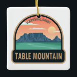 Table Mountain Nationalpark Südafrika Vintag Keramikornament<br><div class="desc">Table Mountain Vektordesign. Der idyllische Tafelberg des Parks steht im Mittelpunkt.</div>