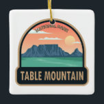 Table Mountain Nationalpark Südafrika Vintag Keramikornament<br><div class="desc">Table Mountain Vektordesign. Der idyllische Tafelberg des Parks steht im Mittelpunkt.</div>