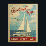 Table Rock Lake Sailboat Vintage Reise Postkarte<br><div class="desc">Dieses Greetings From Table Rock Lake Missouri Vintage nautische Design bietet ein Boot auf dem Wasser mit Möwen und einen blauen Himmel gefüllt mit prächtigen puffigen weißen Wolken.</div>