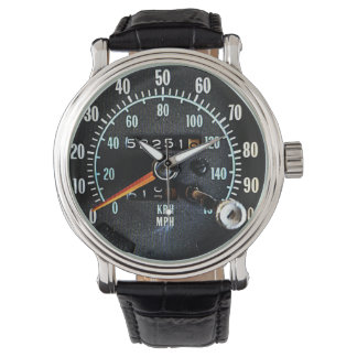 Tachometer eines klassischen Autos aus der Mitte d Armbanduhr