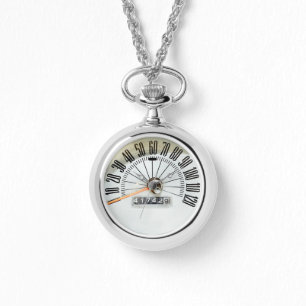Tachometer eines klassischen Autos von 1964 Armbanduhr
