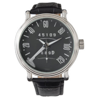 Tachometer eines klassischen Luxusautos von 1960 Armbanduhr