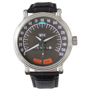 Tachometer eines klassischen Sportwagens der frühe Armbanduhr