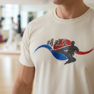 Taekwondo-Tritt mit fließendem Taegeuk T-Shirt