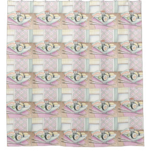 Tafel aus Sushi mit Chopsticks Duschvorhang