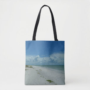 Tag am Strand mit tropischem Wasser