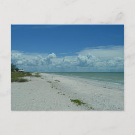 Tag am Strand mit tropischem Wasser Postkarte