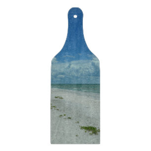 Tag am Strand mit tropischem Wasser Schneidebrett