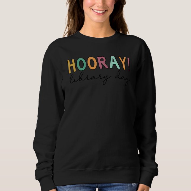 Tag der Hooray Library Sweatshirt (Vorderseite)