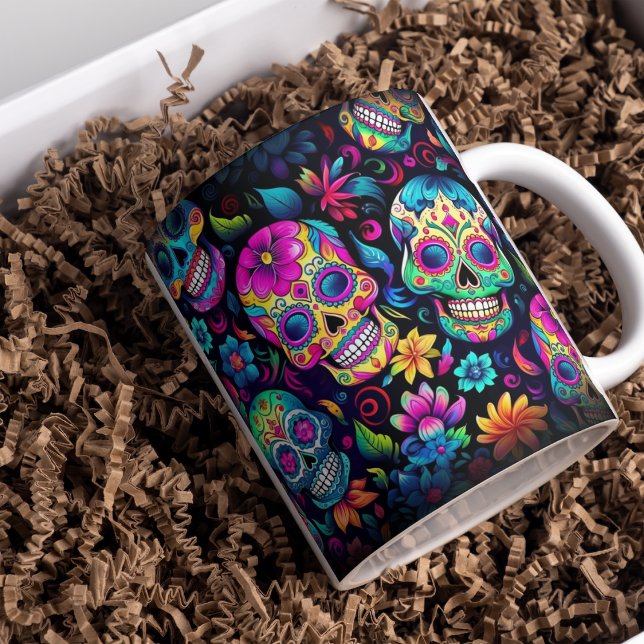 Tag der toten Neonzuckerschädel Tasse (Sugar Skulls on different coffee mugs.  Bold colors and design for coffee lover fans!)