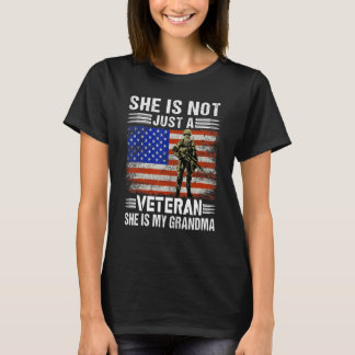 Tag der Veteranen Sie ist nicht nur Veteran Sie is T-Shirt
