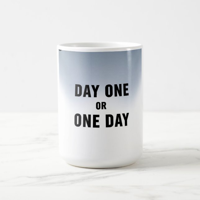 Tag eins oder Ein Tag Kaffeetasse (Mittel)