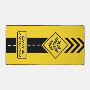 Tage vor schreibtischunterlage