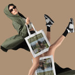 Tagesgeschenk für personalisierte Fotos Tragetasche<br><div class="desc">Machen Sie diesen Muttertag unvergesslich mit unserem Personalisierten Foto Geschenk auf Zazzle! Feiern Sie die besondere Bindung zwischen Ihnen und Ihrer Mutter mit einem herzlichen Sake, den sie für immer schätzen wird. Laden Sie einfach Ihr Lieblings-Foto hoch, und wir erstellen ein atemberaubendes, benutzerdefiniertes Produkt, das Ihre wertvollen Erinnerungen zusammen erfasst....</div>