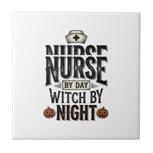 Tagespflegekraft, Hexe bei Nacht Halloween-Shirt-D Fliese