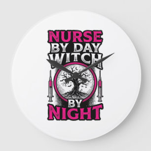 Tagespflegekraft, Hexe bei Nacht Halloween-Shirt-D Große Wanduhr