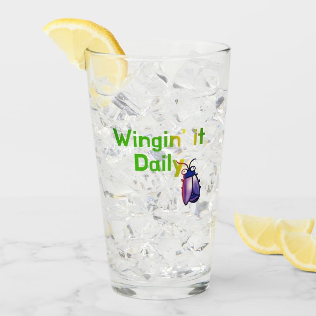 Täglicher lustiger Käfer-Humor Wingin It Glas (Vorderseite Ice)