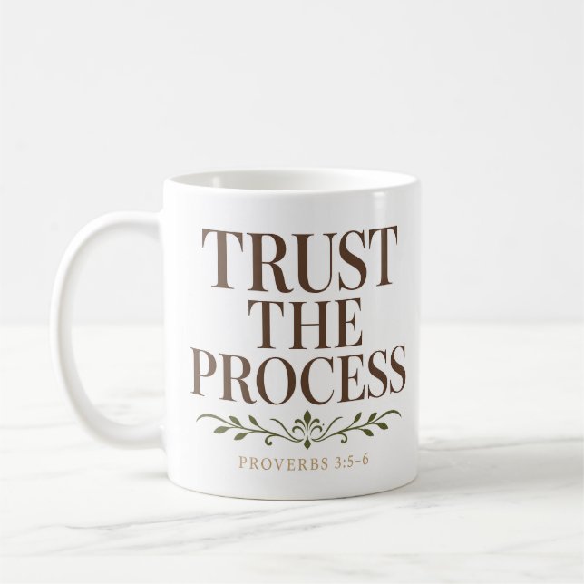 Tägliches Glaubensdevotional: Vertraue dem Prozess Kaffeetasse (Links)