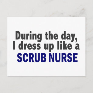 Tagsüber kleide ich mich wie eine Krubnurse Postkarte