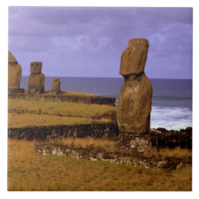 Tahai Platform Moai Statue Abstrakt Ostern Fliese (Vorderseite)