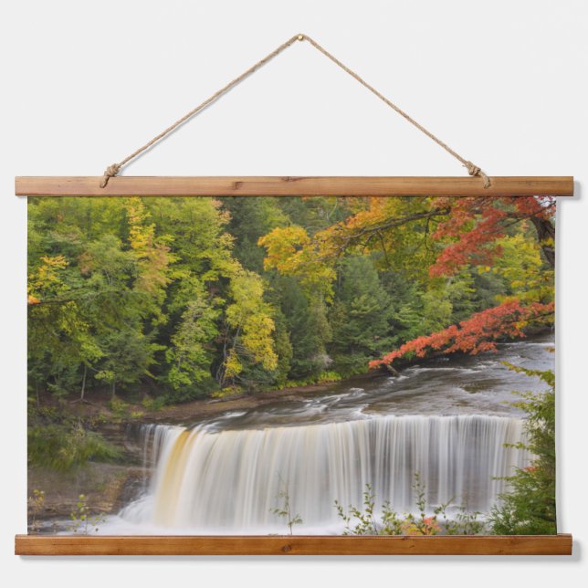 Tahquamenon Falls in Fall Wandteppich Mit Holzrahmen (Vorne)