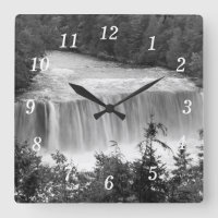 Tahquamenon Upper Falls Graustufen Wall Clock