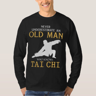 Tai Chi Wit: Unterschätzt niemals einen alten Mann T-Shirt