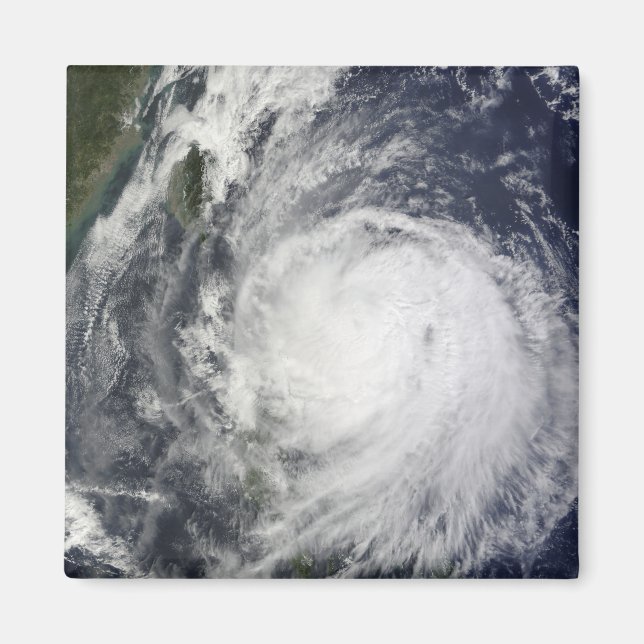 Taifun Lupit vor den Philippinen Magnet (Vorne)