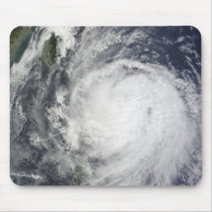 Taifun Lupit vor den Philippinen Mousepad