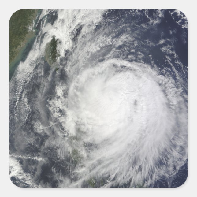 Taifun Lupit vor den Philippinen Quadratischer Aufkleber (Vorderseite)