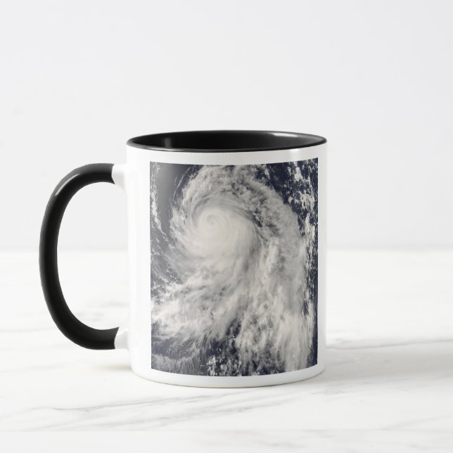 Taifun Nakri vor Japan Tasse (Links)