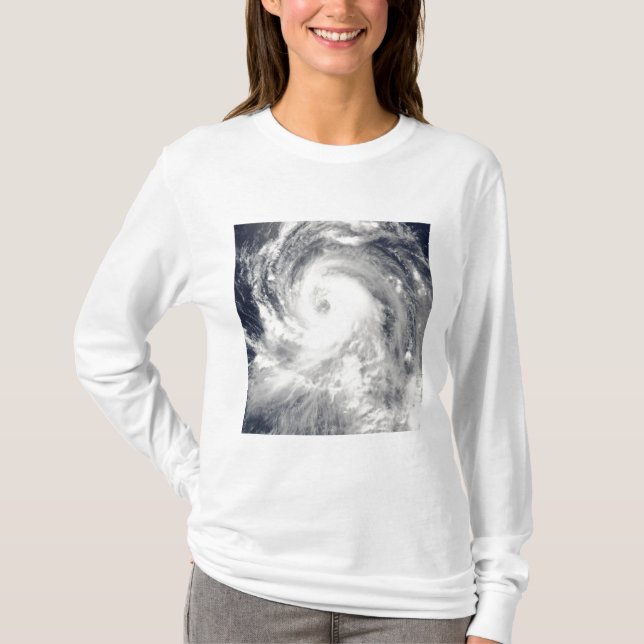 Taifun Tingting über der Insel Nord-Mariana T-Shirt (Vorderseite)