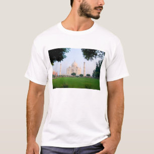 Taj Mahal bei Sonnenaufgang eines der Wunder der T-Shirt