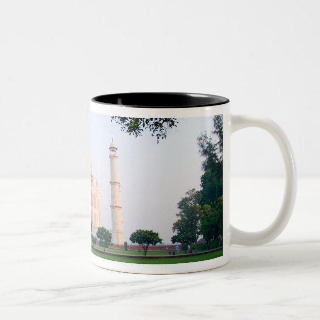 Taj Mahal bei Sonnenaufgang eines der Wunder der Zweifarbige Tasse (Rechts)