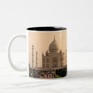 Taj Mahal mit Menschen Zweifarbige Tasse