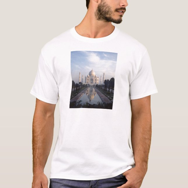 Taj Mahal Reflexion in Agra, Uttar Pradesh, Indien T-Shirt (Vorderseite)
