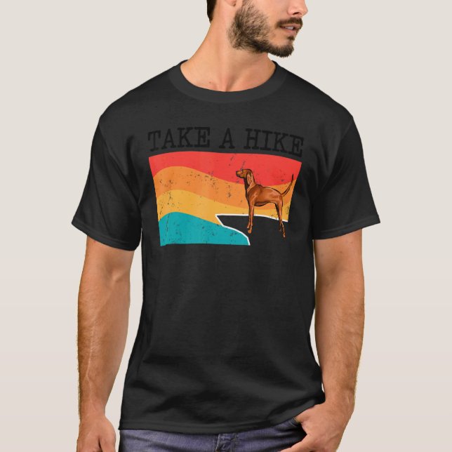 Take A Hike Redbone Coonhound Graphic Hiking T-Shirt (Vorderseite)