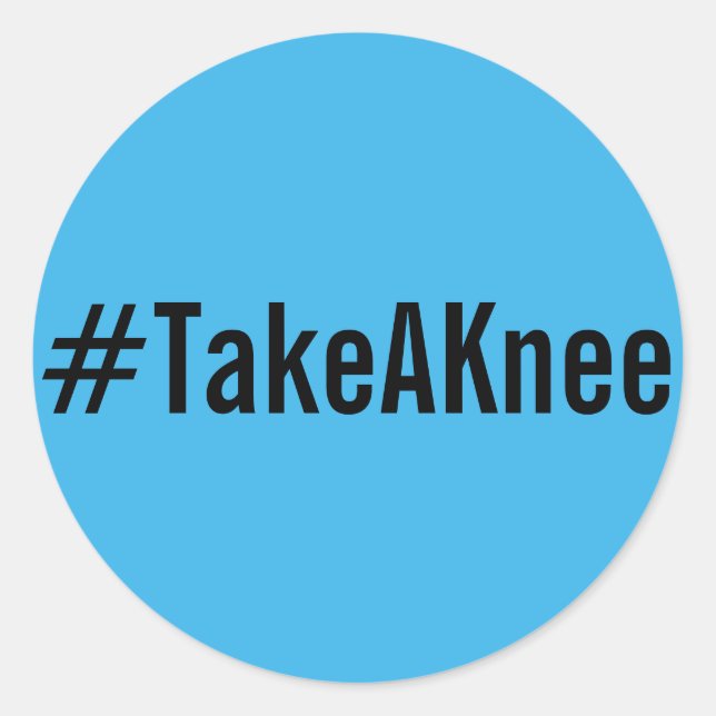 #TakeAKnee, schwarzer Text auf hellblauen Aufklebe Runder Aufkleber (Vorderseite)