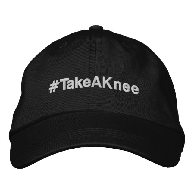 #TakeAKnee, weißer Text auf schwarz, politischer P Bestickte Baseballkappe (Vorderseite)