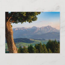 Tal unter den Bergen