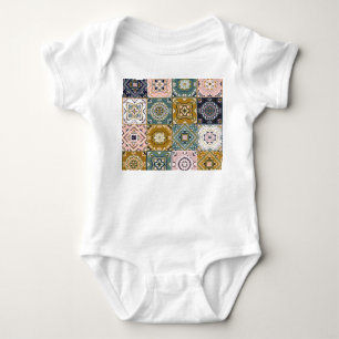 Talavera Indian: Patchwork, ethnisches Mosaik. Baby Strampler