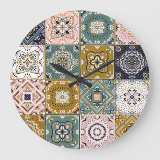 Talavera Indian: Patchwork, ethnisches Mosaik. Große Wanduhr